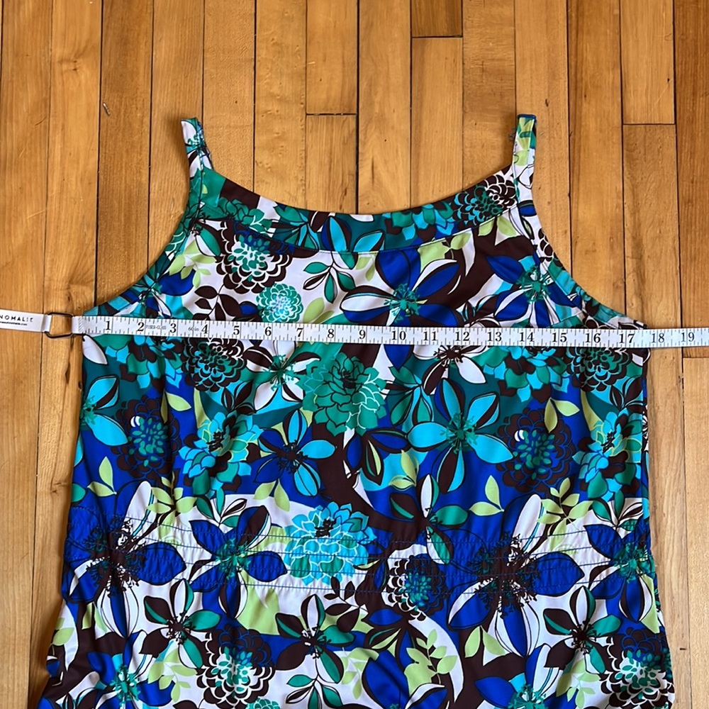 REI Dress - Picture 6 of 9
